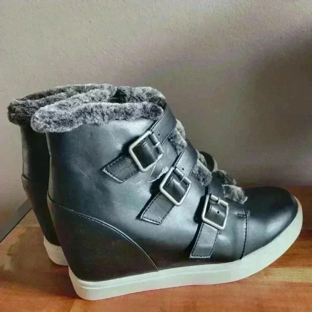Coconuts by Matisse Black Buckle Sneaker Fuzzy - Women's Size 8 Booties